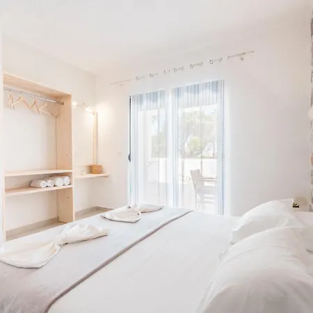 Maria Christina Apartment *